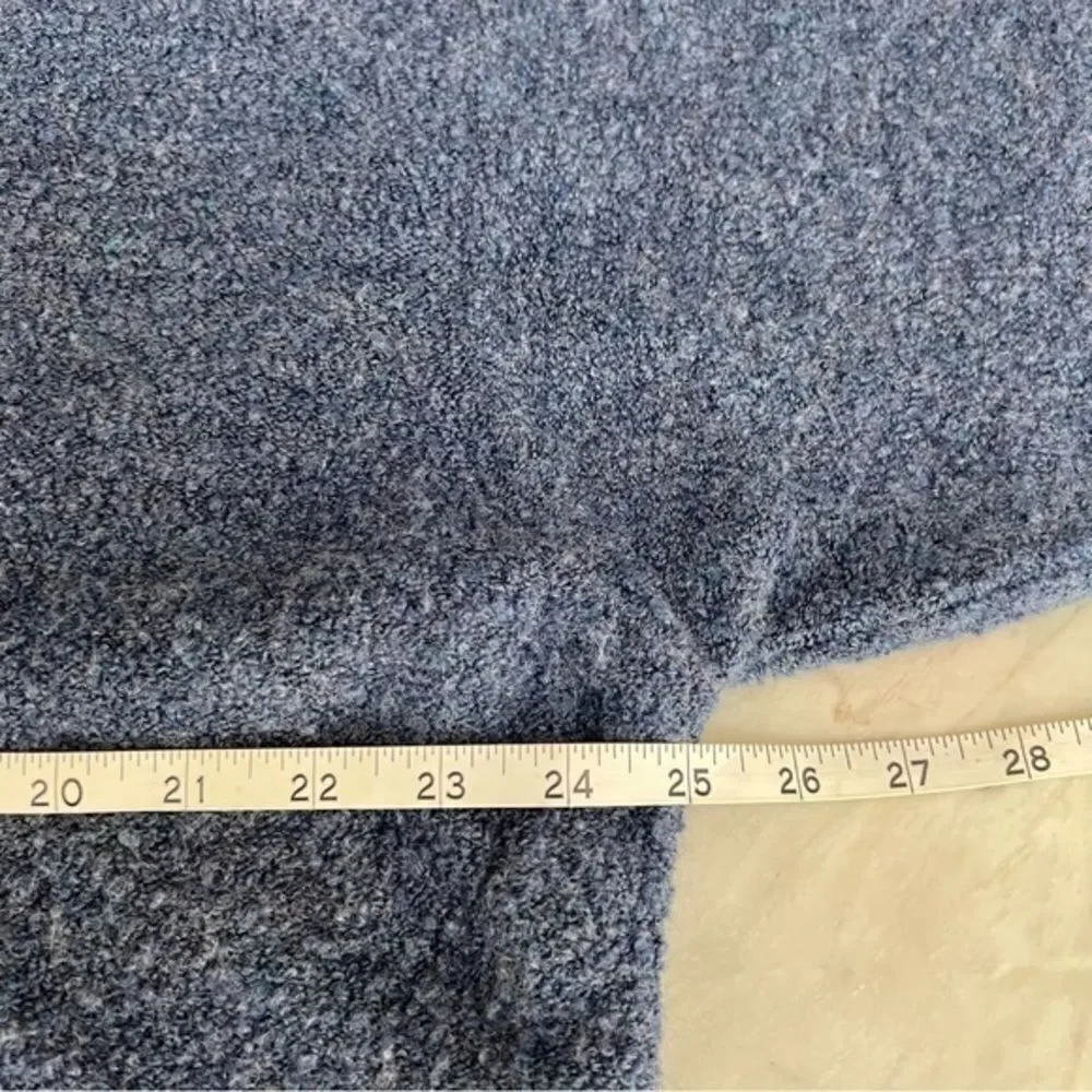 Lord & Taylor wool blend boucle v-neck Mens sweater size L Made In Italy.